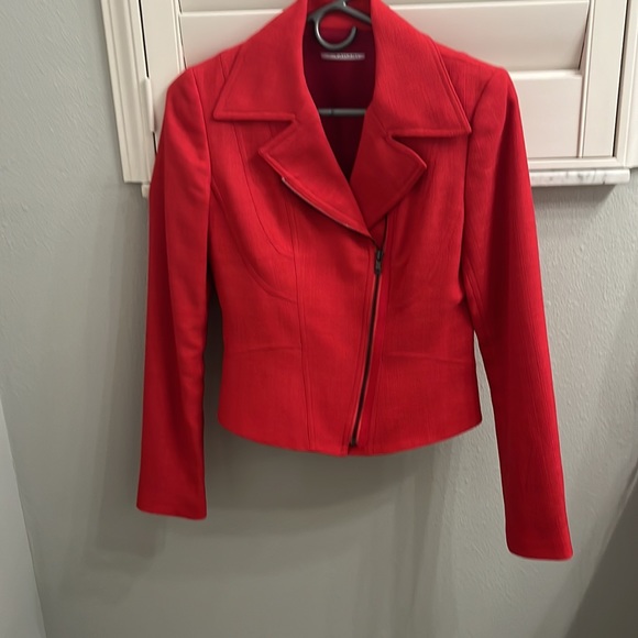 T Tahari blazer. Size 2. - Picture 2 of 6